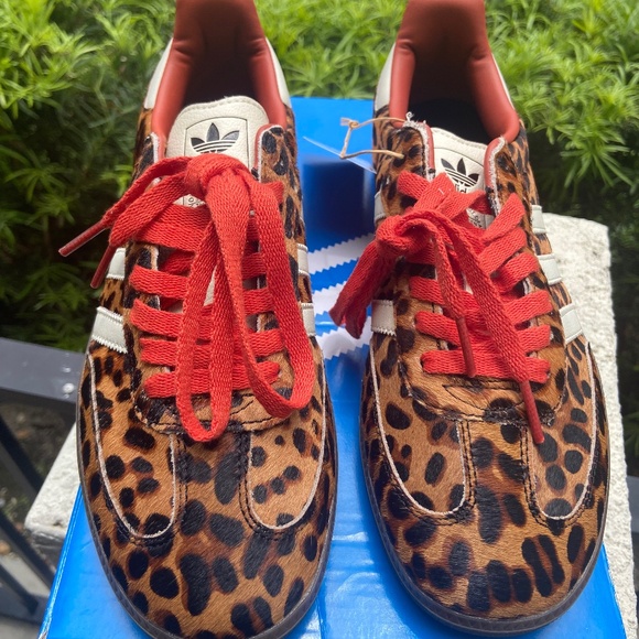 Adidas Sambas - Picture 1 of 2
